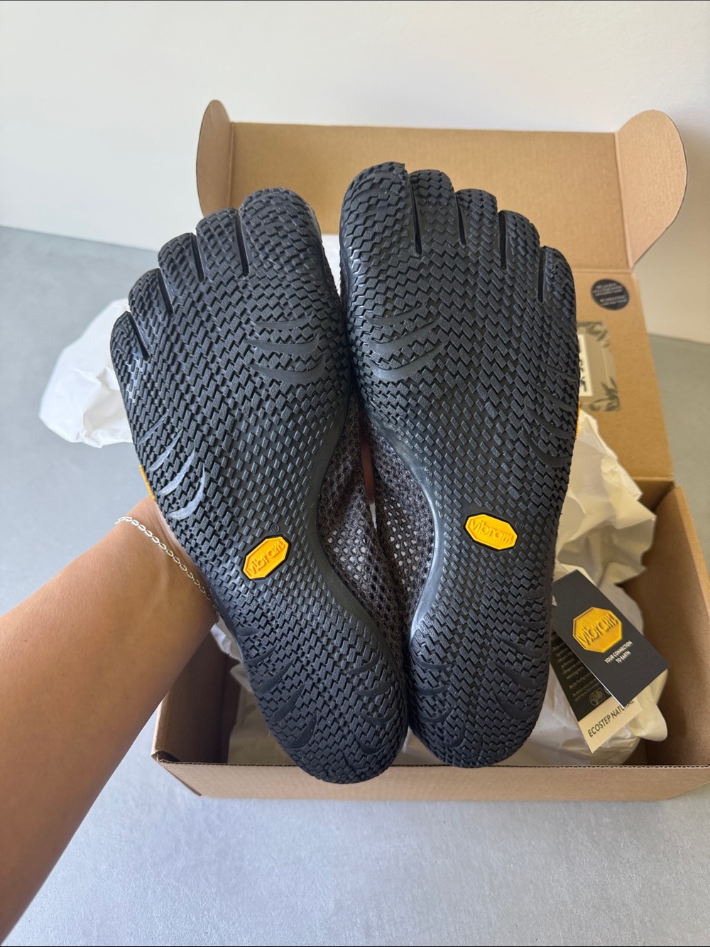nwt nib vibram vi-b eco five fingers eu 42 men’s 9-9.5 charcoal/black - Picture 2 of 6